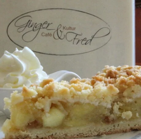 aromatischer Apfelkuchen klassischer Apfelkuchen mit Sahne